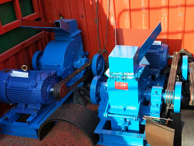 錘式打砂機發貨現（xiàn）場